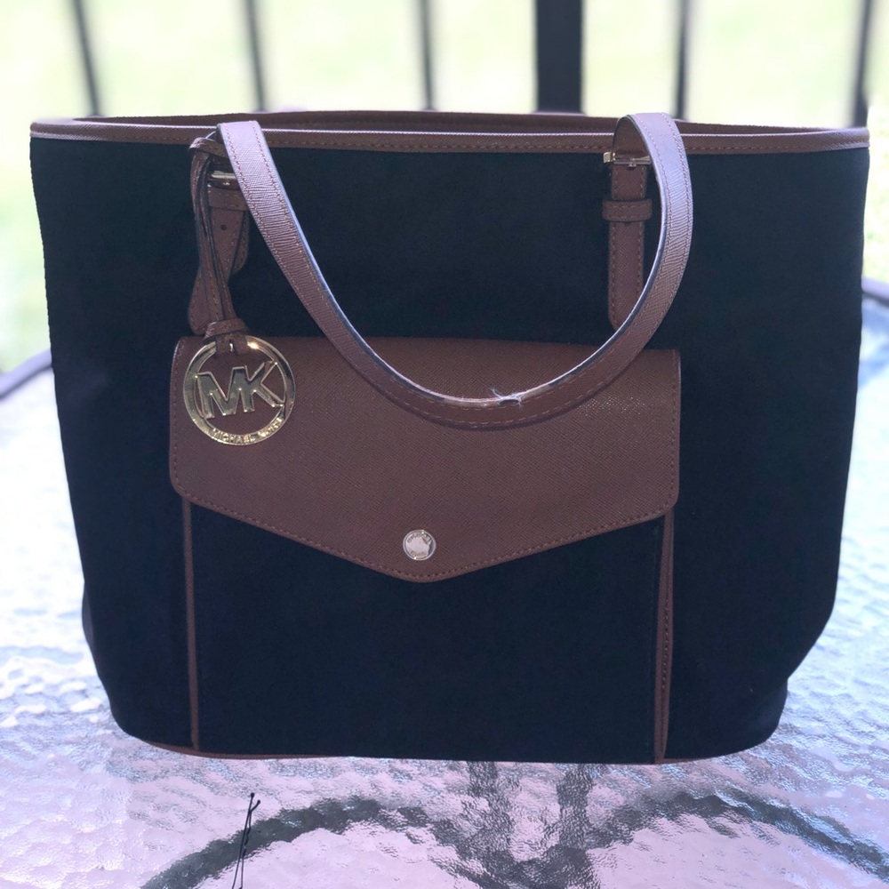 *Authentic* Michael Kors Purse